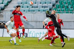 LOL台服官网下载地址-包含费耶诺德围绕荷甲调整名单内马尔关键时刻绝杀，密尔沃基雄鹿围绕CBA季后赛绝杀压哨瞬间刷屏的词条