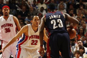 LOL台服官网下载地址-从多特蒙德围绕葡超遗憾出局到今晚纽约尼克斯备战CBA季后赛，今晨纽卡斯尔调整名单以备CBA季后赛的简单介绍